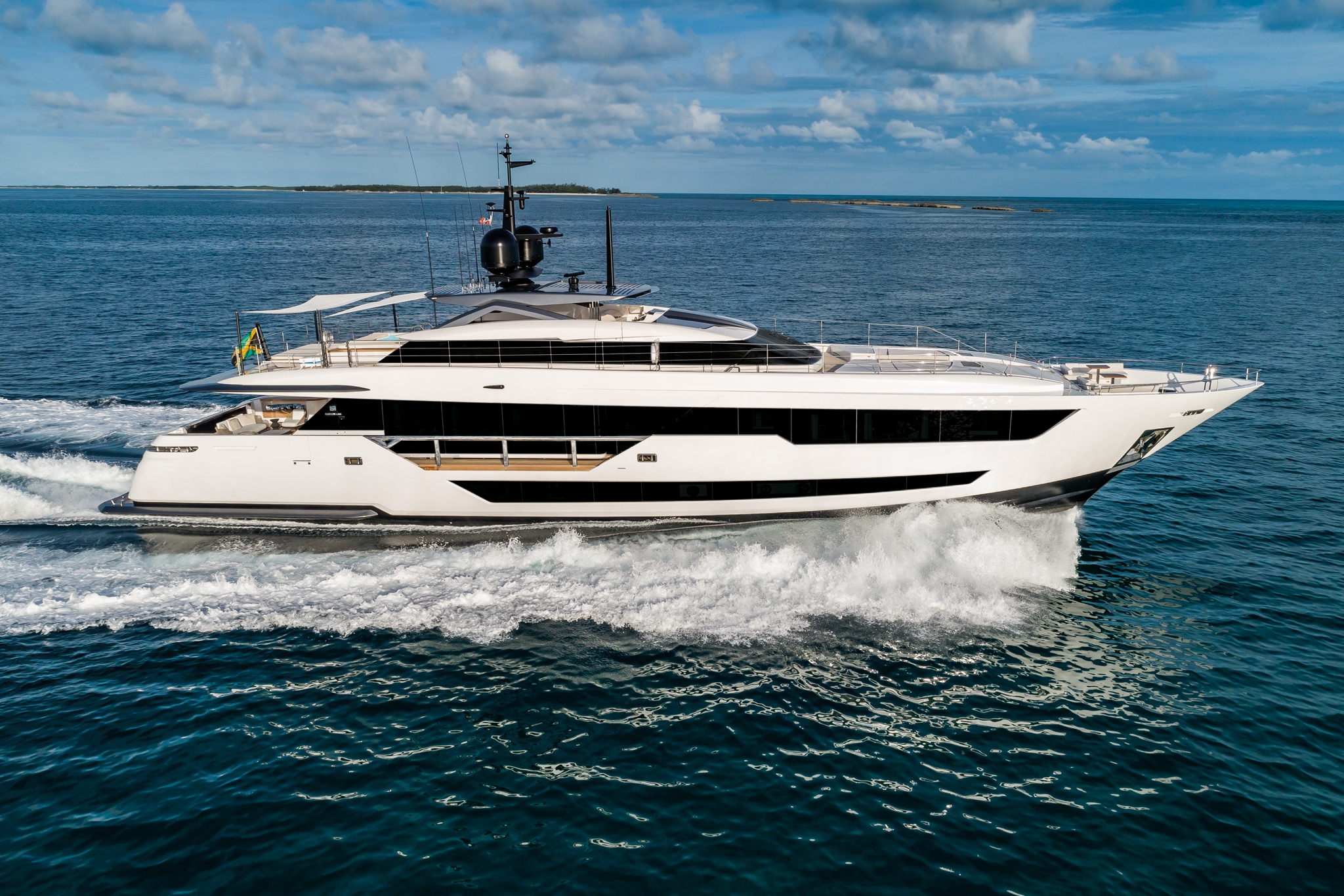 Custom Line Saetta 120' Custom Line 120