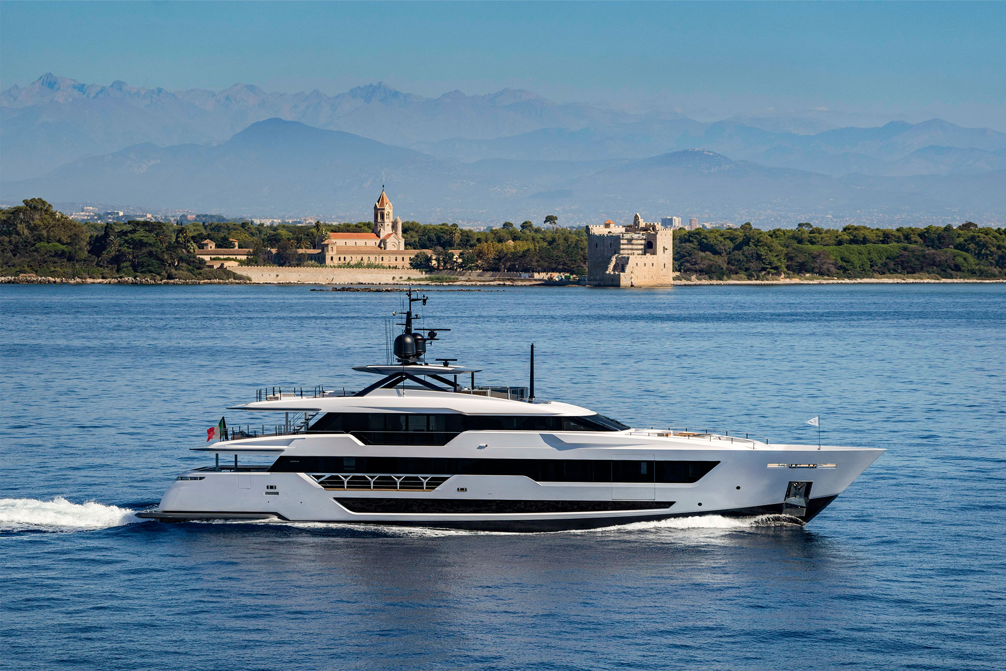 CustomLine_140'_Cruising-0000