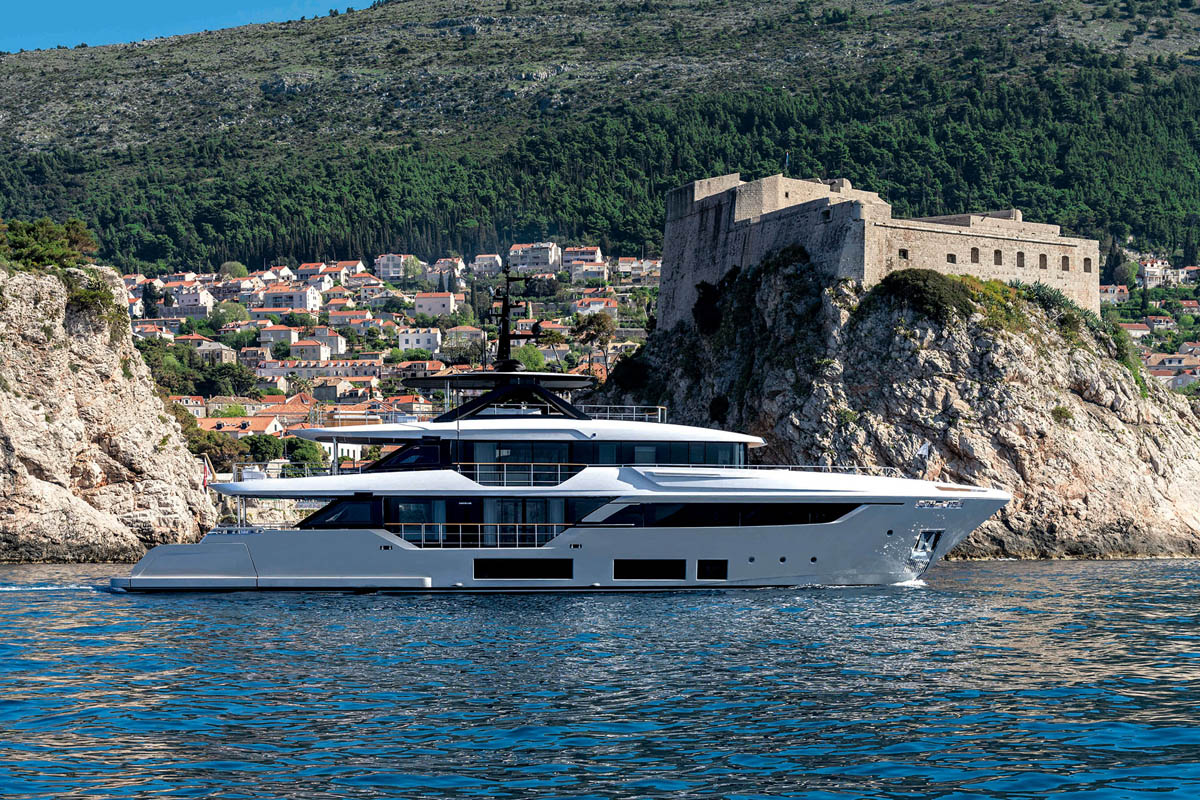 CustomLine_Navetta38New_Exteriors-0005