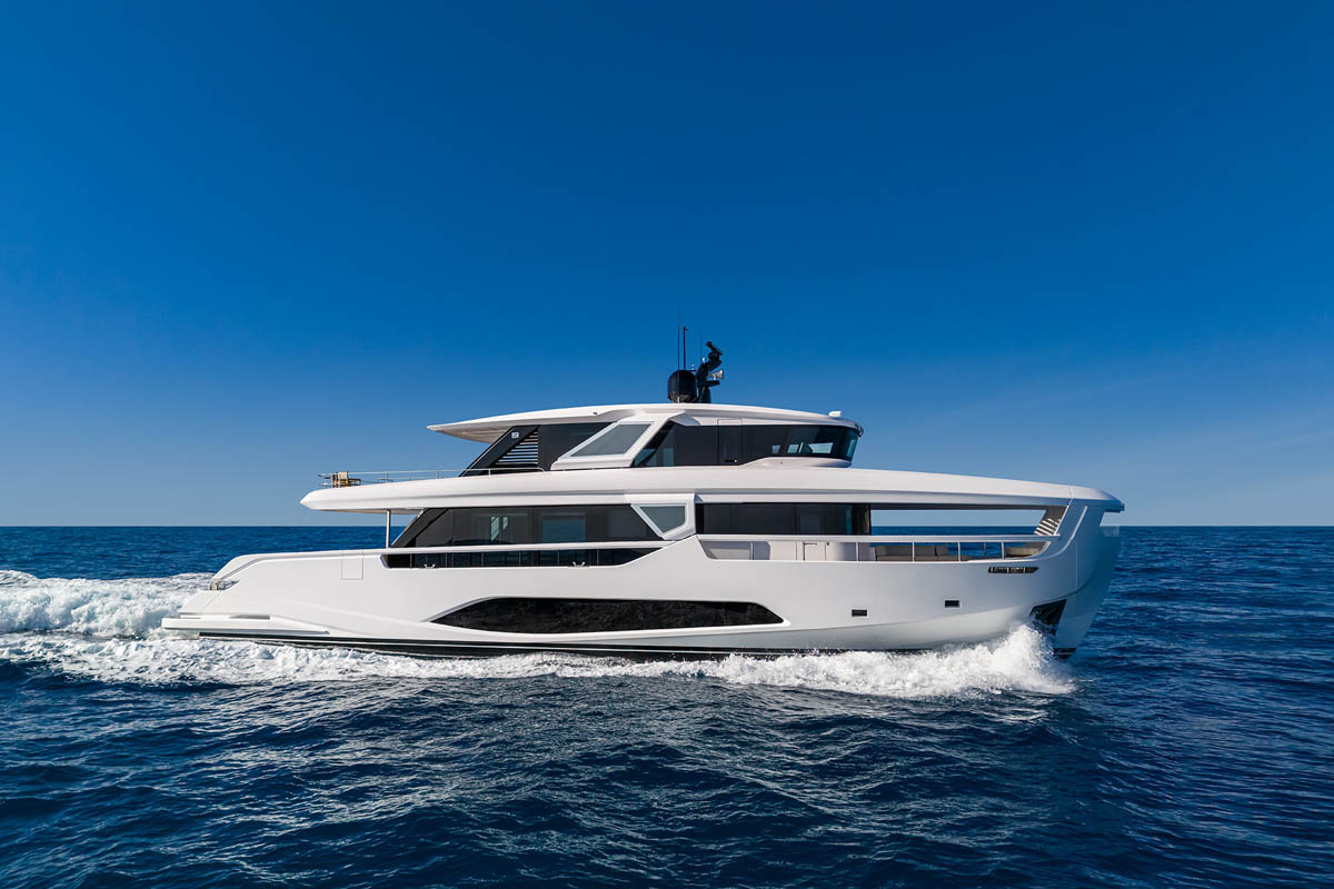 FerrettiYachts_INFYNITO90New_Cruising-0002 (1)