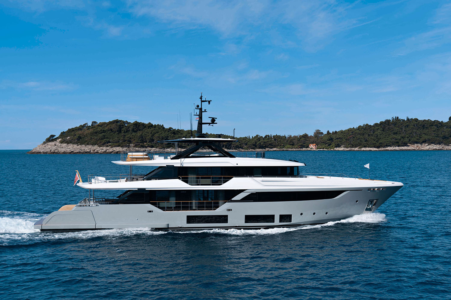 CustomLine_Navetta38New_Exteriors-0015 (1)_1