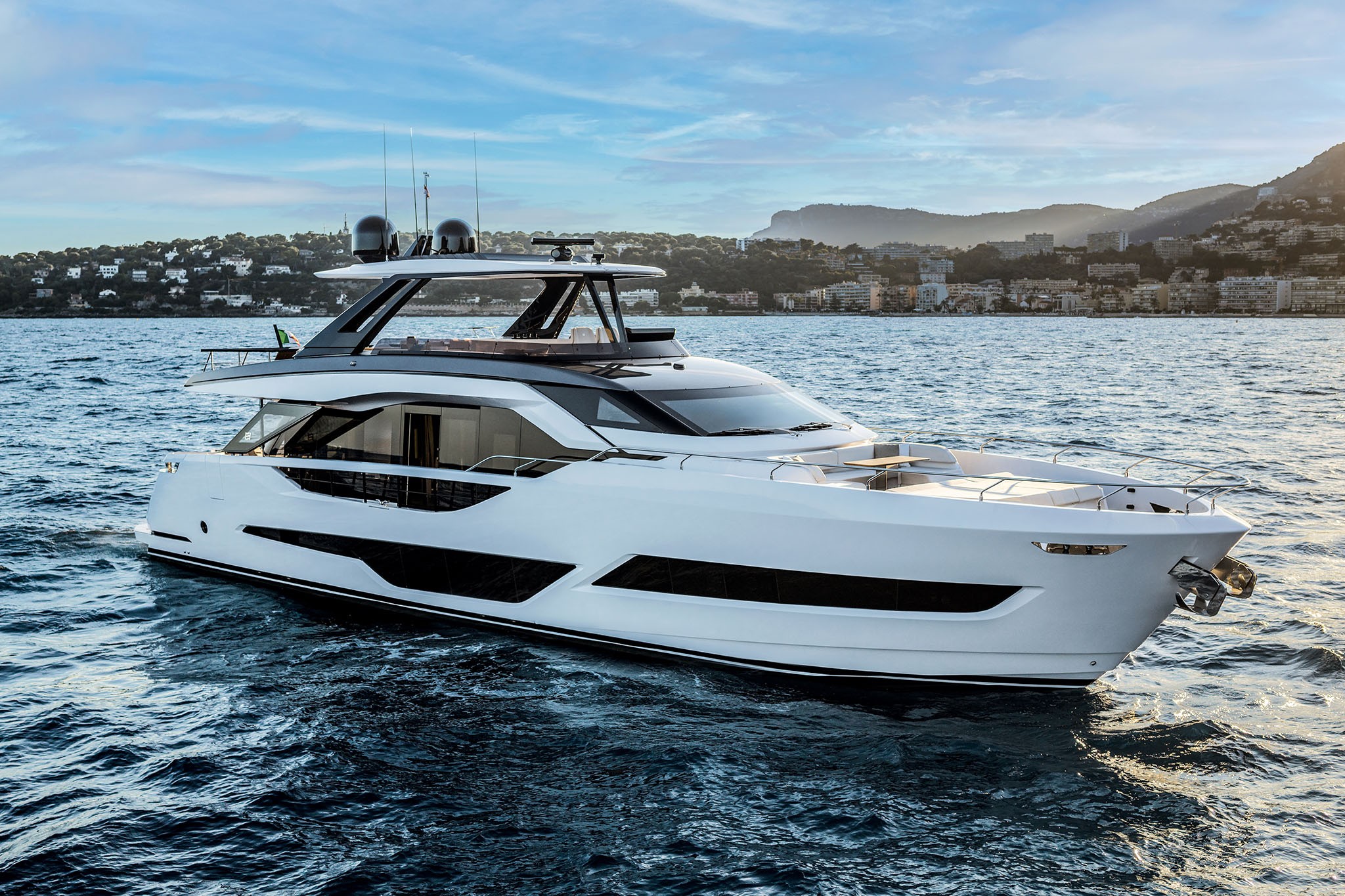 FerrettiYachts_800New_Cruising-0004