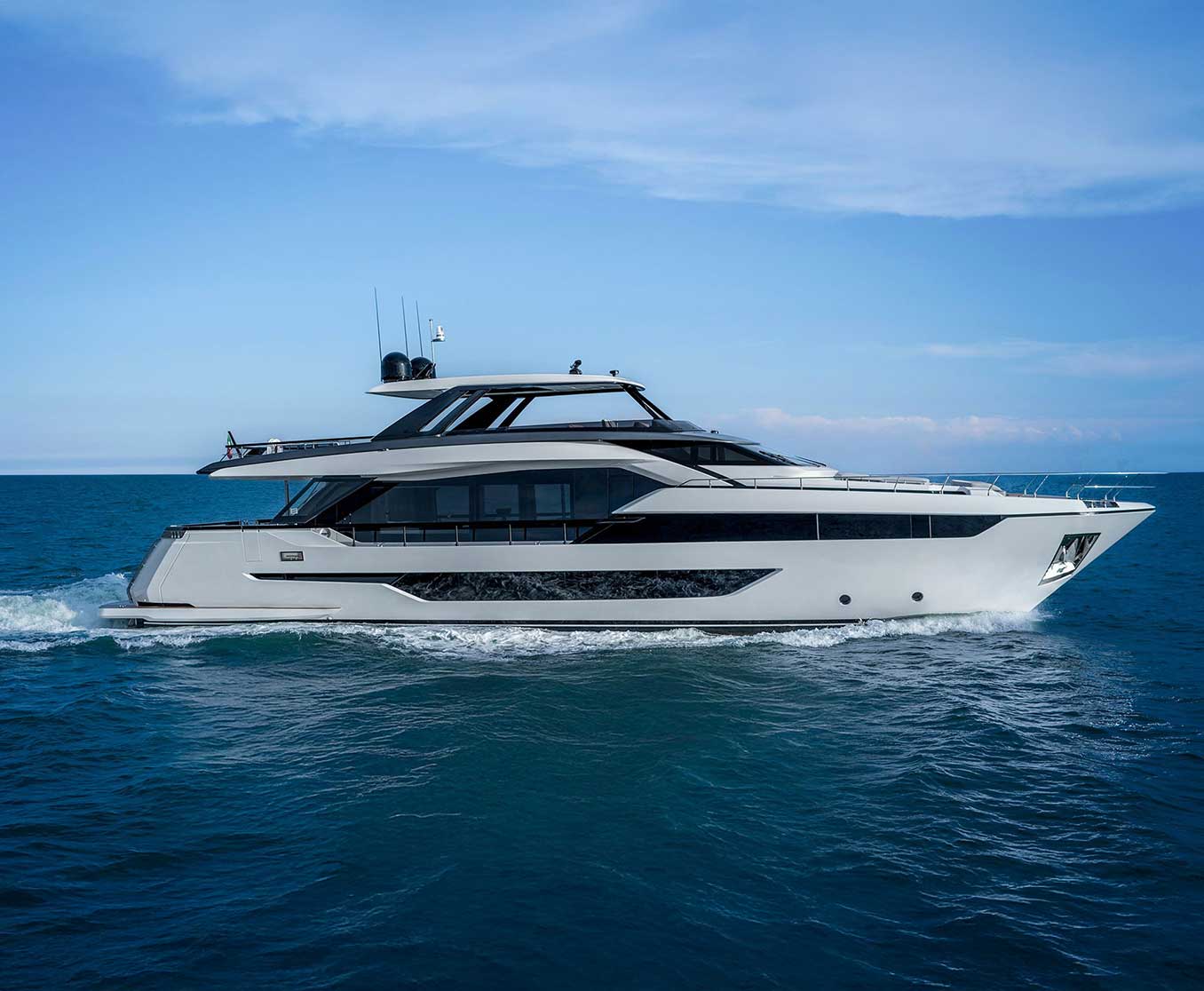 FerrettiYachts_940New_Exteriors-0003