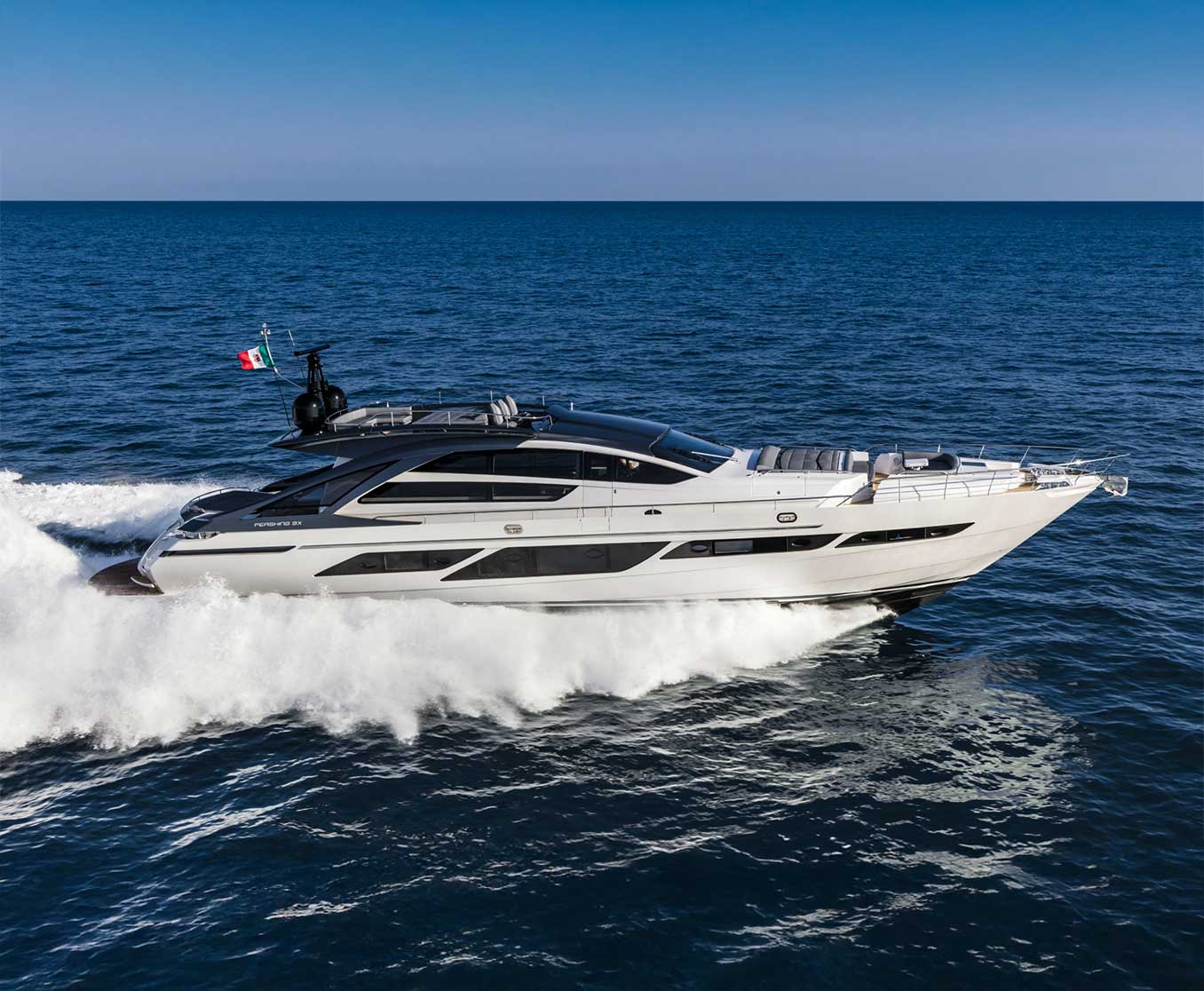 Pershing_9X_Cruising-0013-1
